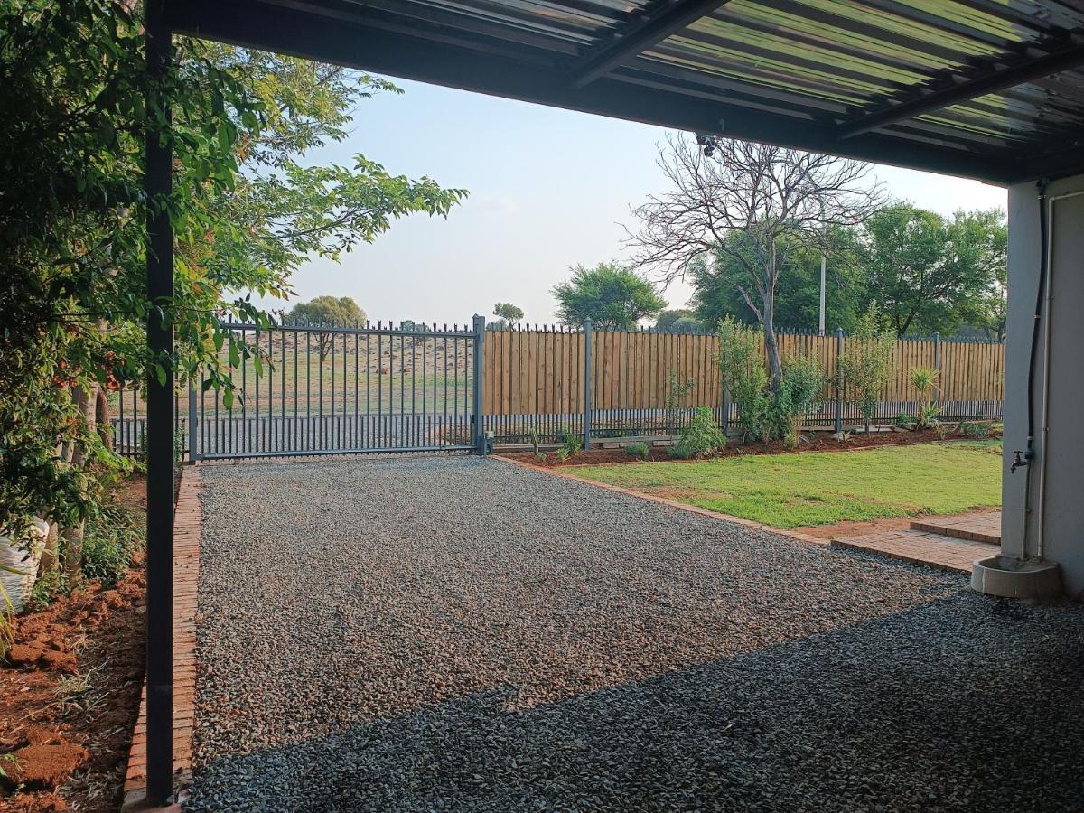 Nini'S Guest Units Hotel Bloemfontein Buitenkant foto